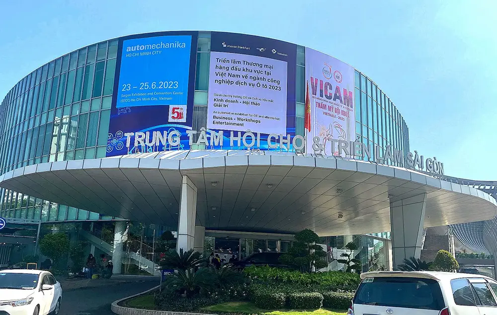 Luxfighter Car LED 헤드 라이트 2023 Automechanika Ho Chi Minh City