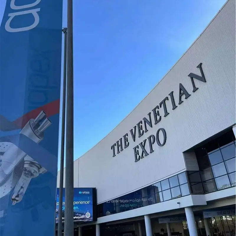 AAPEX 2023 LAS VEGAS에서 SHOWSCASING SHOWSCASING LUXFIRTHER CAR LED 헤드 라이트