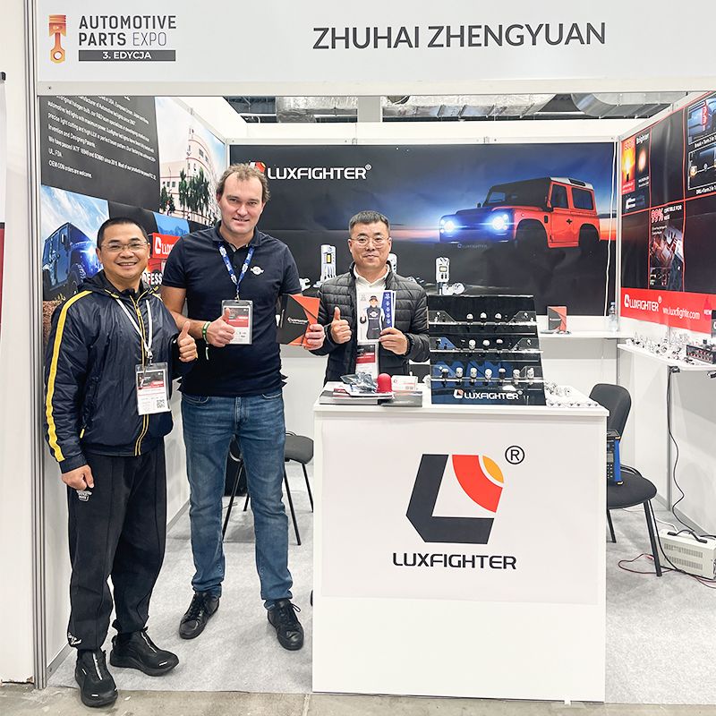 LUXFIGHTER LED 헤드라이트 및 안개등 자동차 부품 엑스포에서 호평 받아